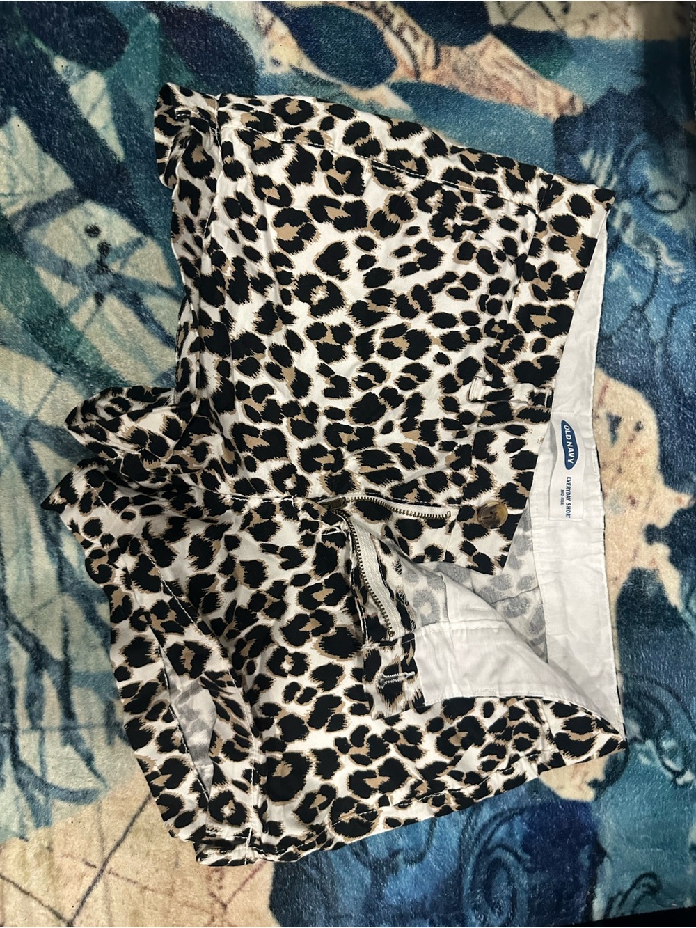 Old Navy High-Waist Leopard Print Shorts - Black & Cream